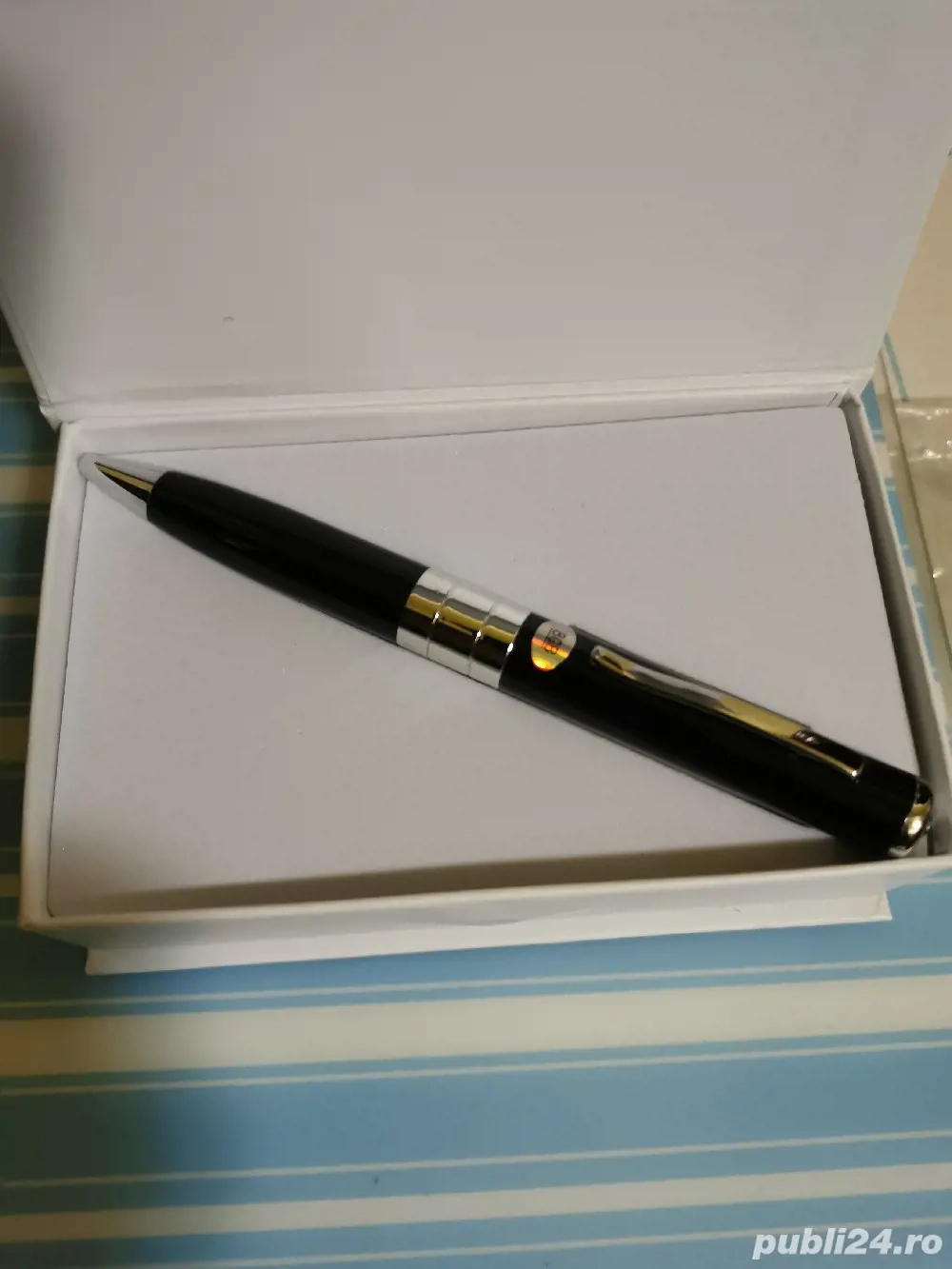 Vând reportofon spion în stilou