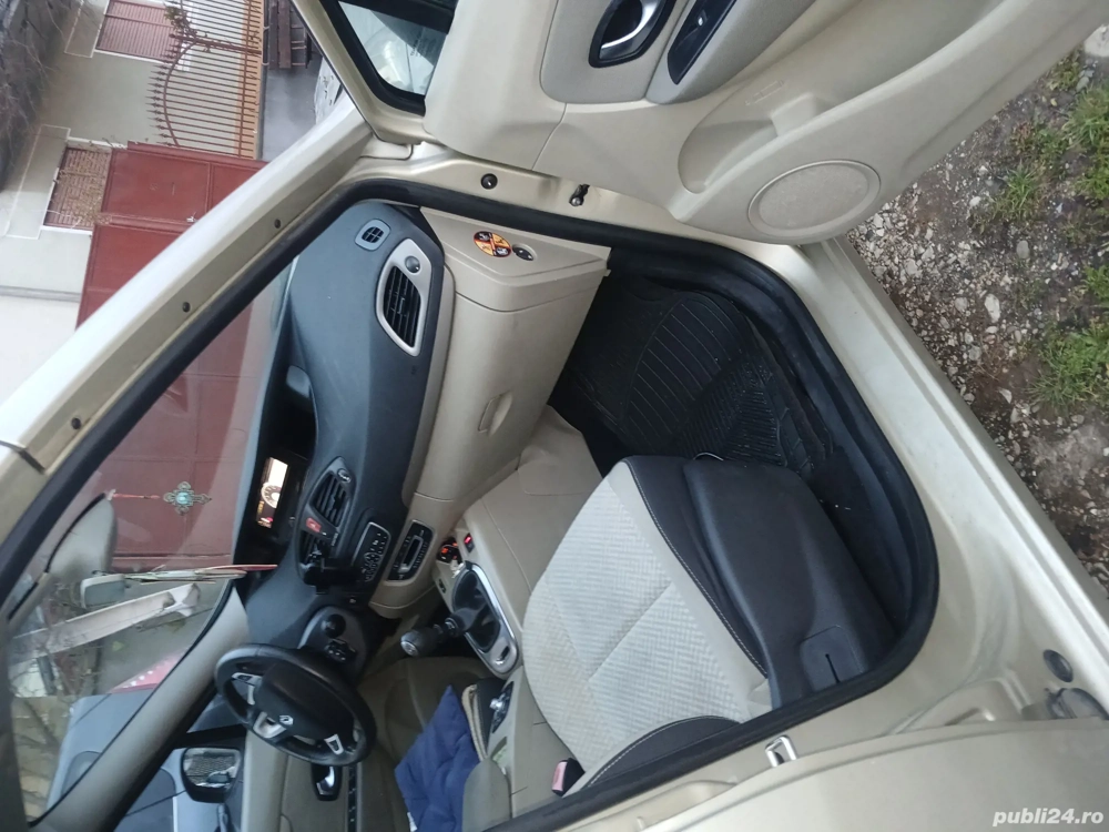 Vand Scenic3 1.6dci. 2011   3750 euro