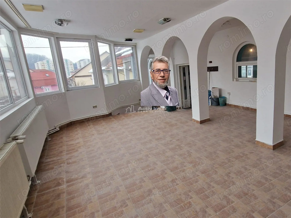 Resita Central Sp.Comercial 415 mp.Comision ZERO Cumparator