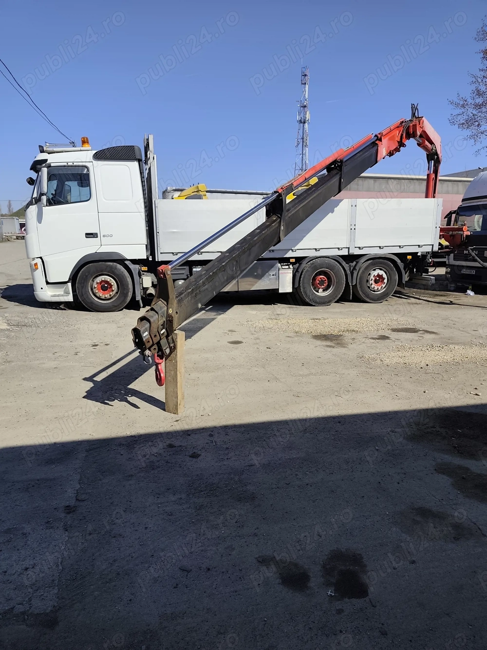 Închirieri camion cu macara 