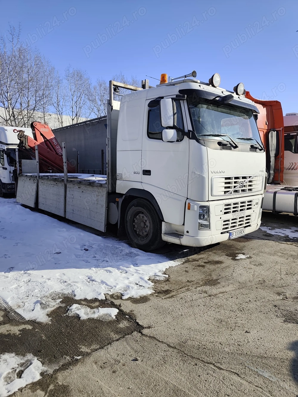 Închirieri camion cu macara 