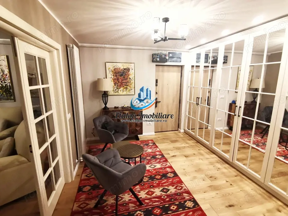 Apartament 3 camere semidecomandat, etaj 9, zona Spital