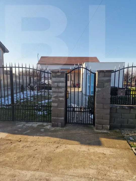 Vand casa la Poalele Viilor 