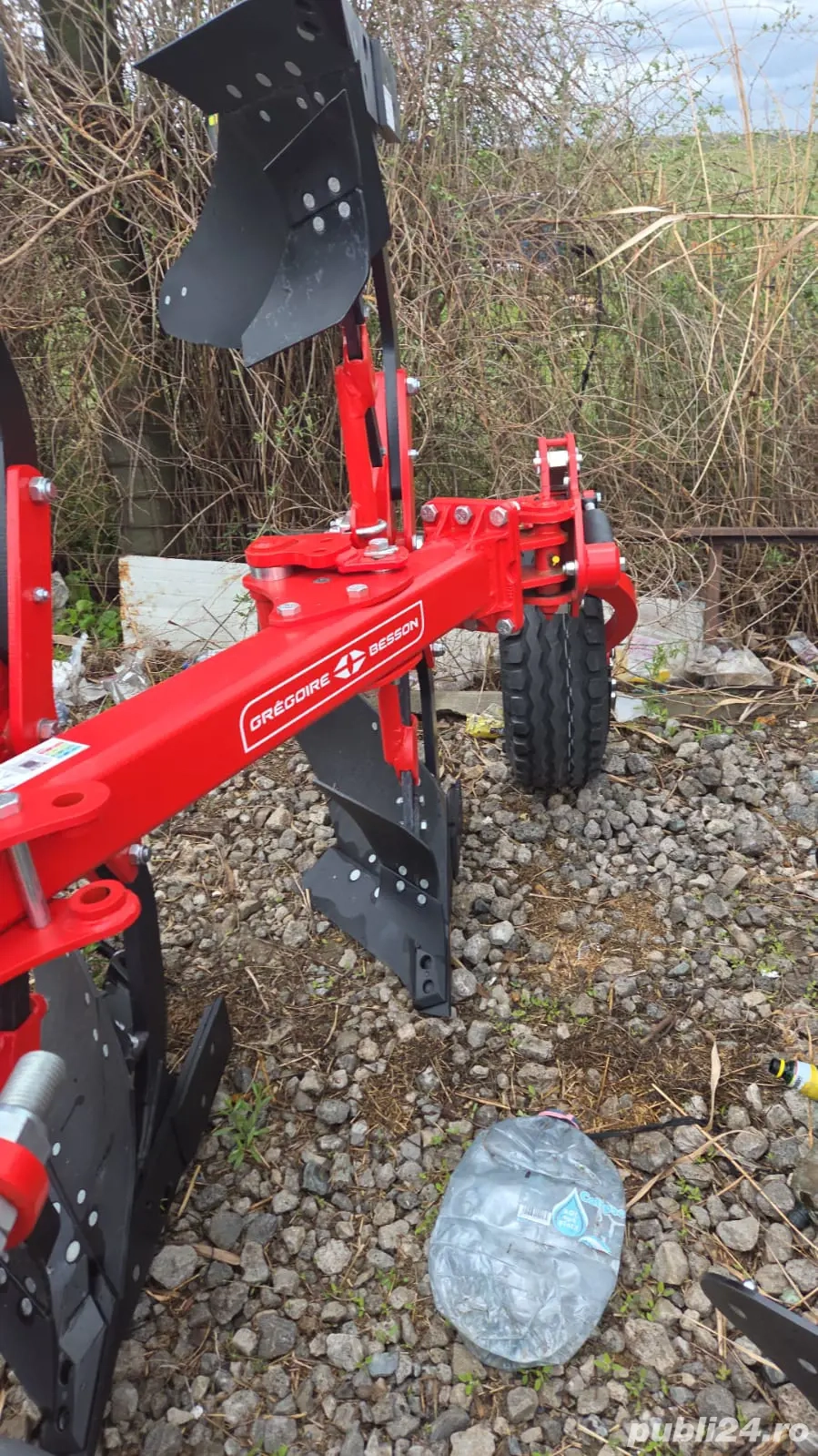 Vând tractor Fiat si plug nou