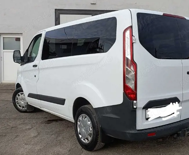 Ford Transit Custom 2.0L an2017  are 9 locuri 