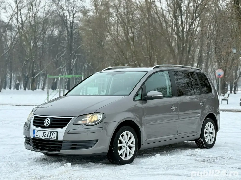 VW Touran 2.0TDI DSG Freestyle Clima Xenon Navi PDC 2010