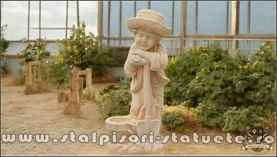 Statuetă băiat cu hârleț, galben patinat, model S60.