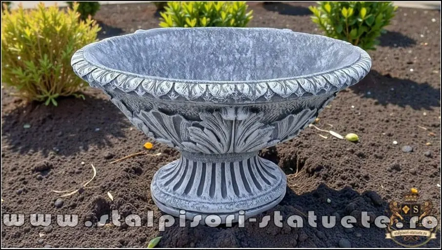 Vază mare, ornament stejar, gri antichizat, model V5.