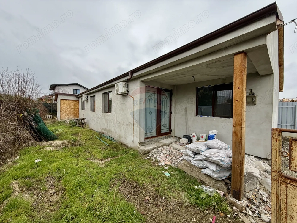 Casă cu 4 camere de vânzare