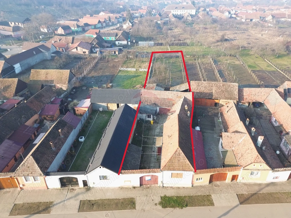 Casă săsească 3 camere si 1400 mp teren in Brateiu - jud. Sibiu
