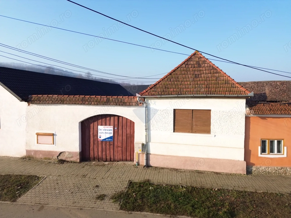 Casă săsească 3 camere si 1400 mp teren in Brateiu - jud. Sibiu