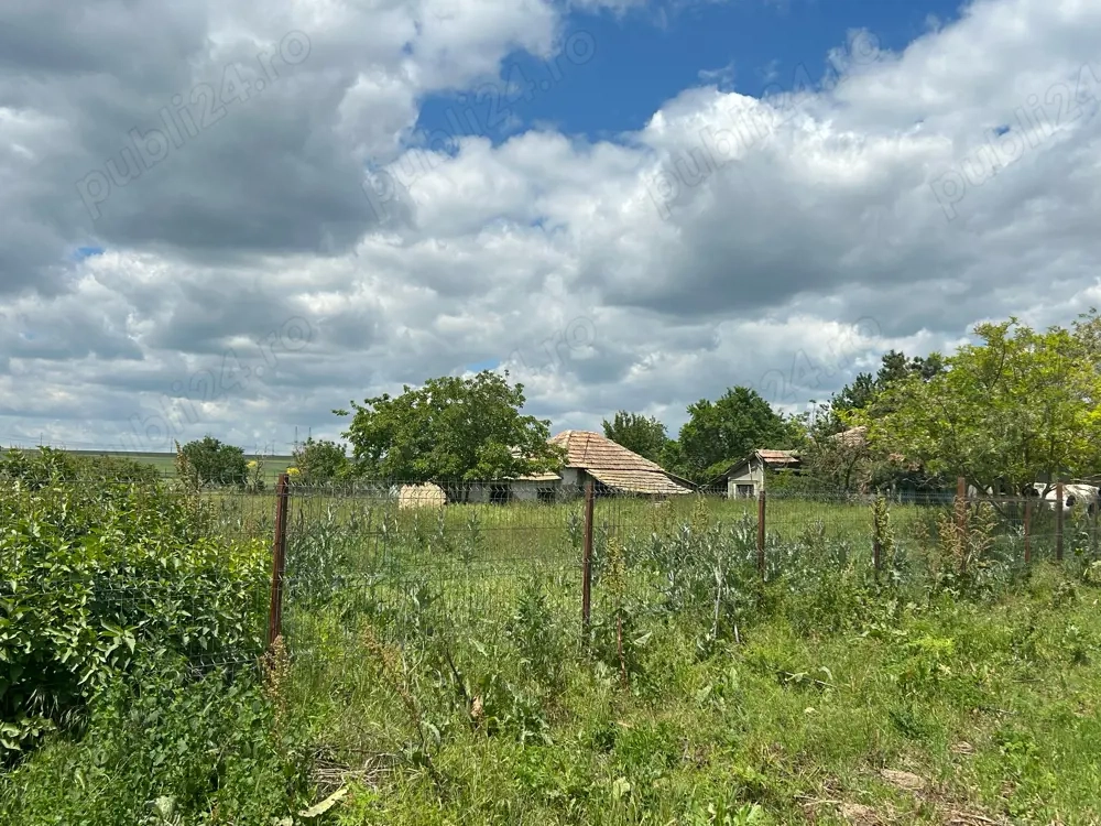 vand tren cu casa nelocuibila