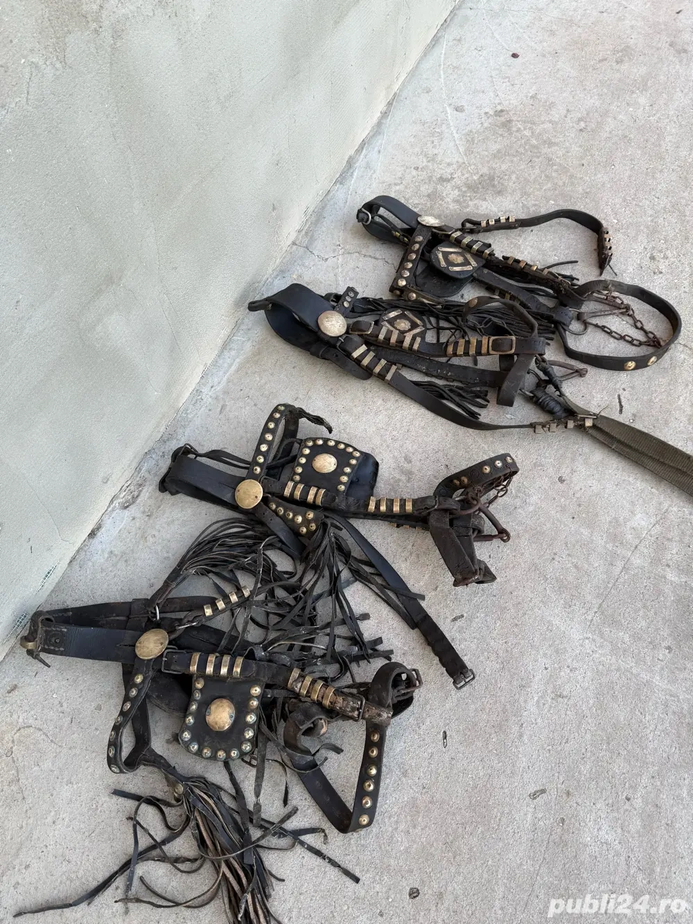 Căpițele   hamuri piele pentru cai + hățuri 2 cai   stare bună