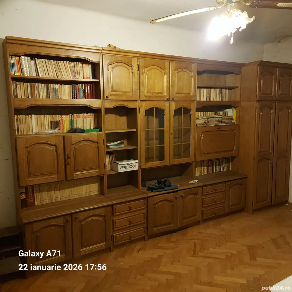Mobilier camera zi . Biblioteca