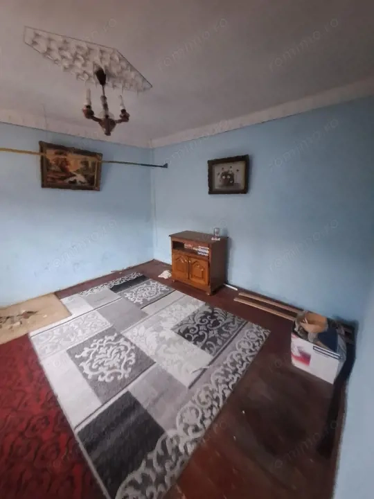 Km. 5 - Viile Noi, casa 4 camere, libera, pe colt