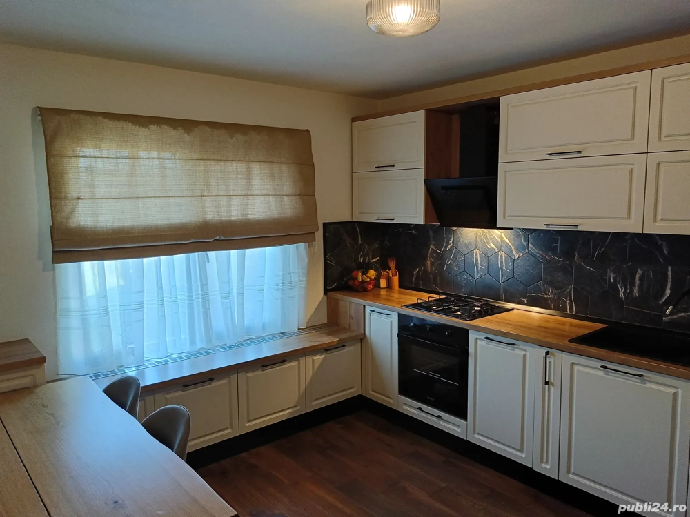 Casa de vanzare la 10 km de cartier Trivale 