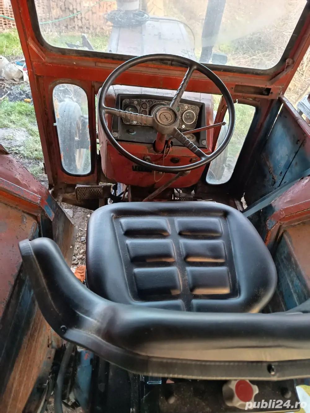 Vând tractor U650 cu plug