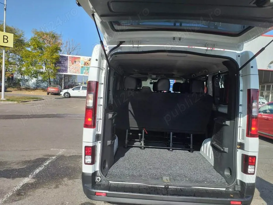 Vând renault trafic lll 8+1 2016