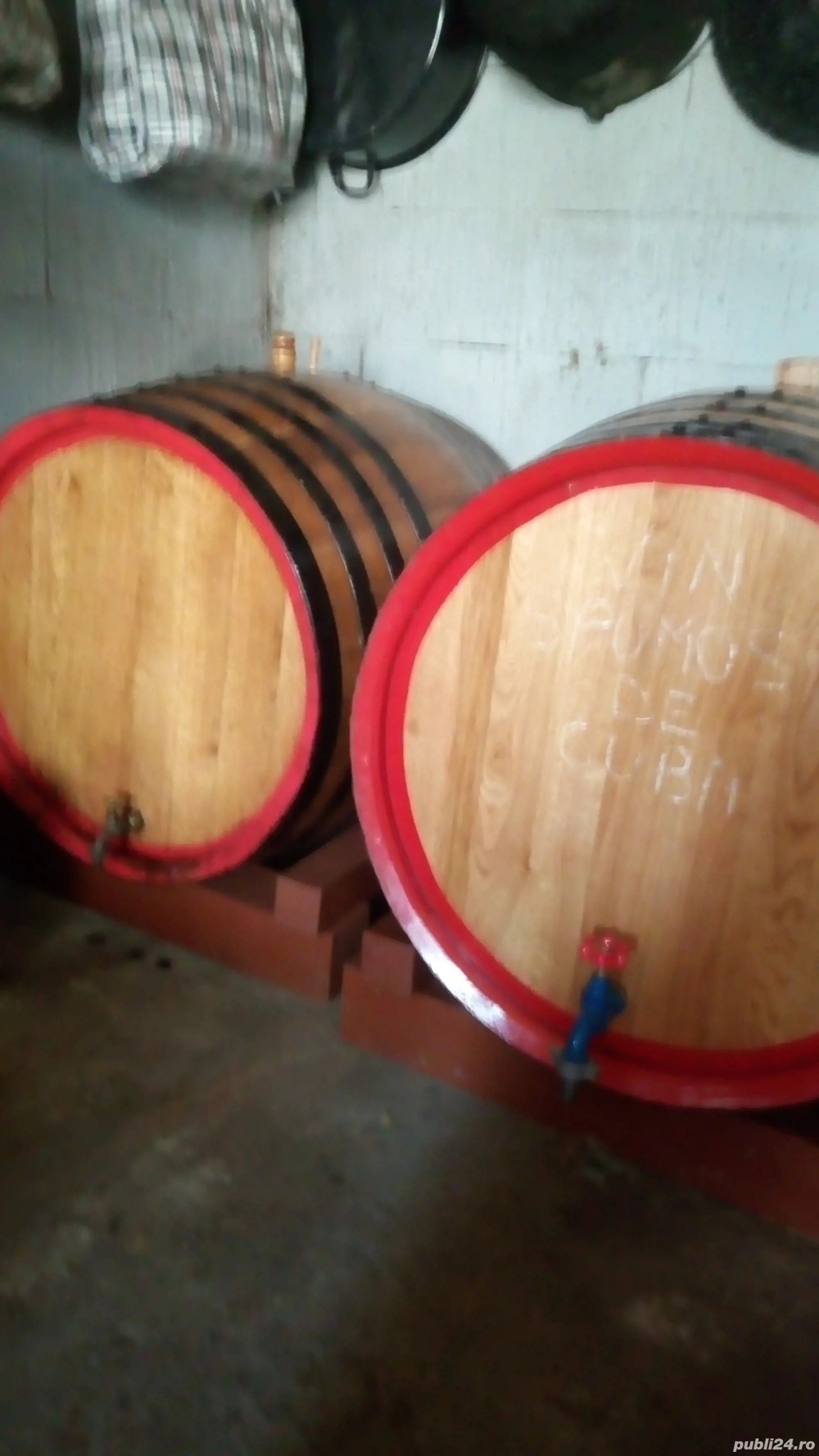 Vând pălincă caise..