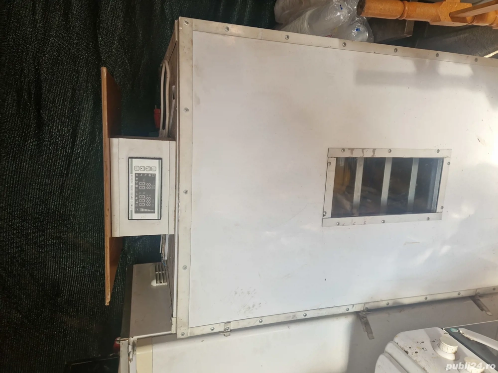 Vând incubatoare 600 oua