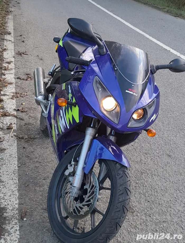 vând motor 125 Yamaha