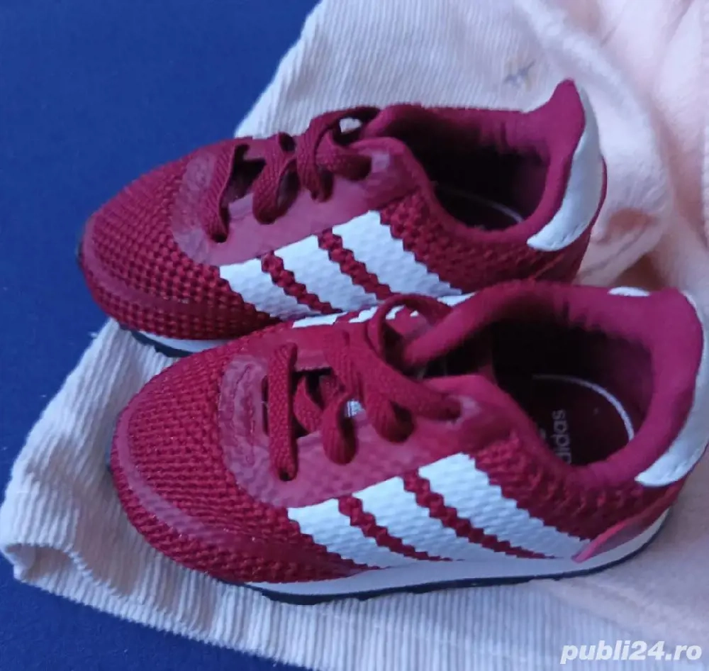 Adidași copii Adidas originali   vișinii, mărimea 19, unisex, nou fără etichetă