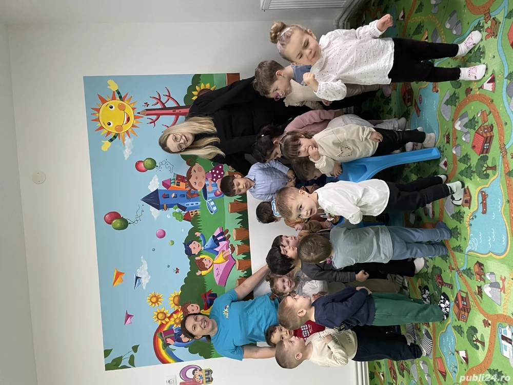 Loc de joacă interior angajează animatoare