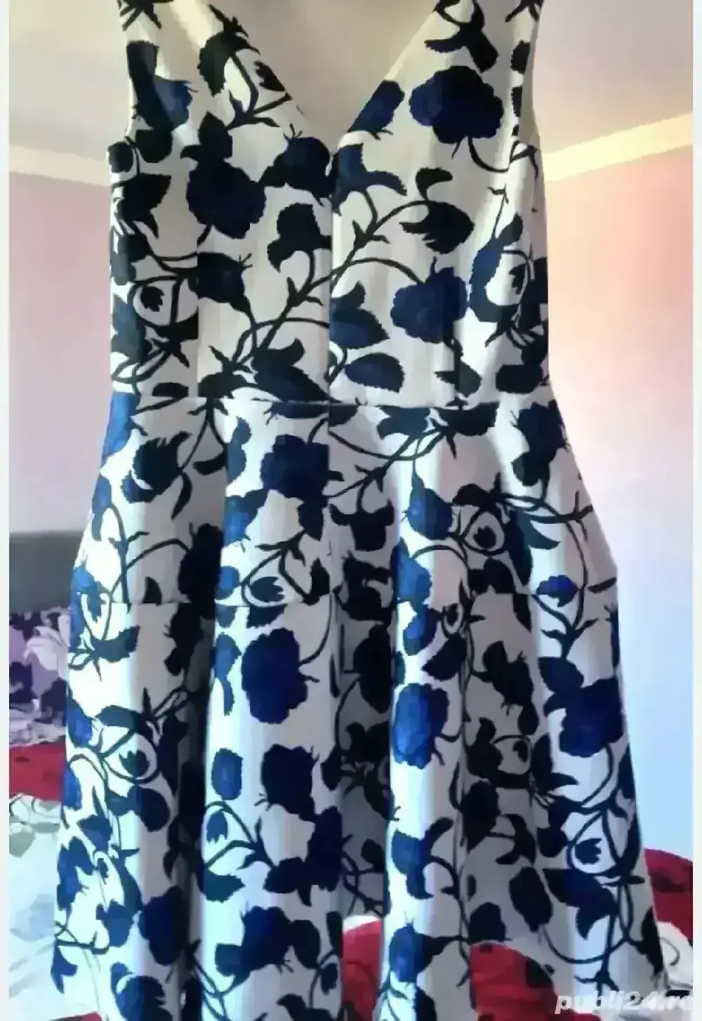 rochie model floral 