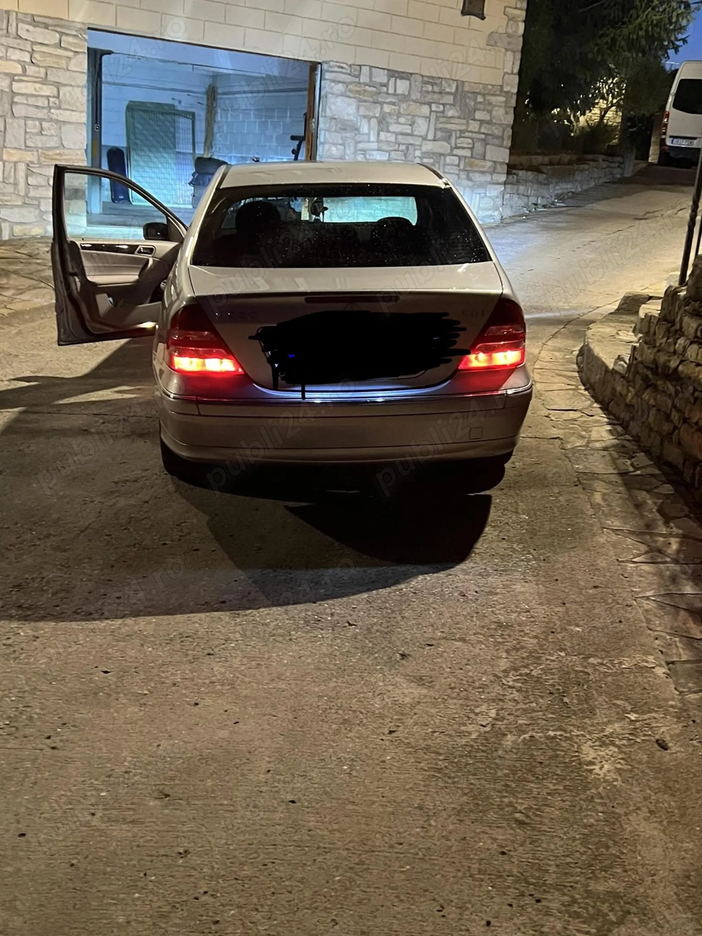 Mașina pe viata(mercedes c clas)