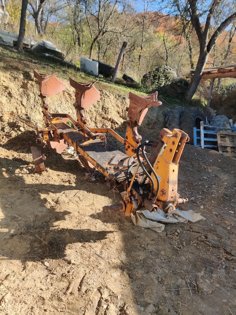 vand plug reversibil Huard hidraulic cu trei brazde 