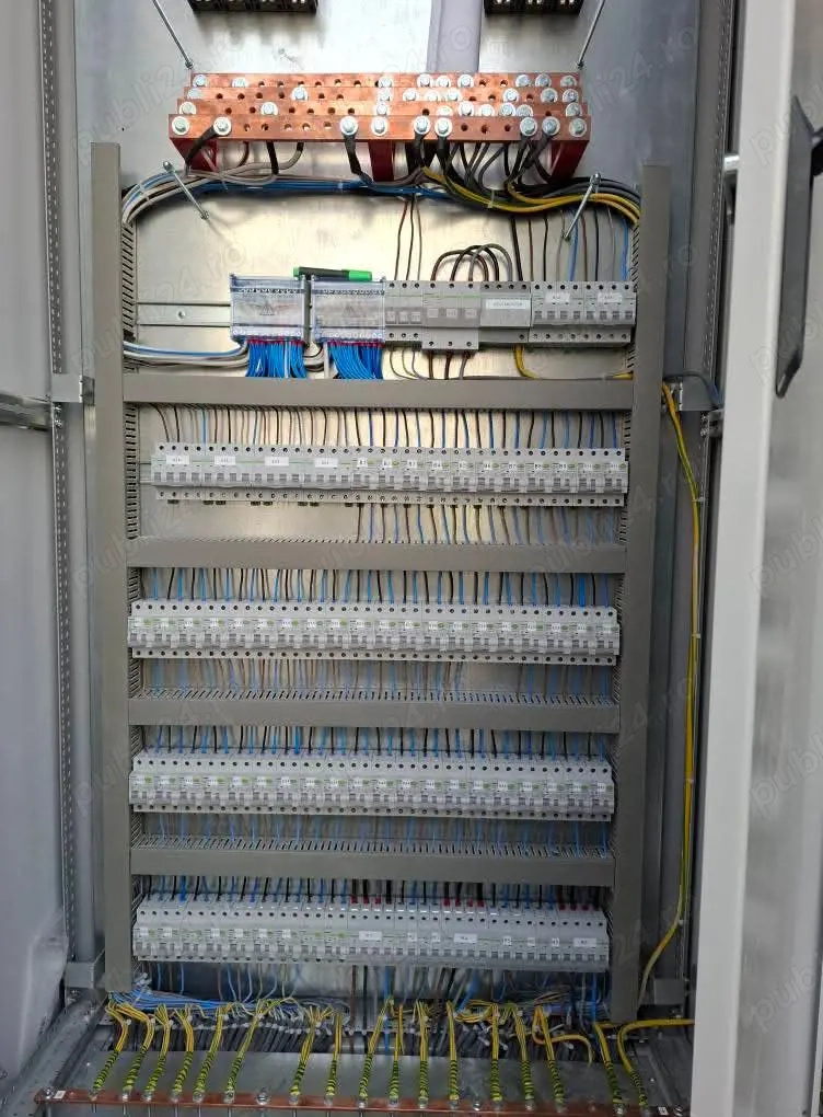 Electrician executa lucrari