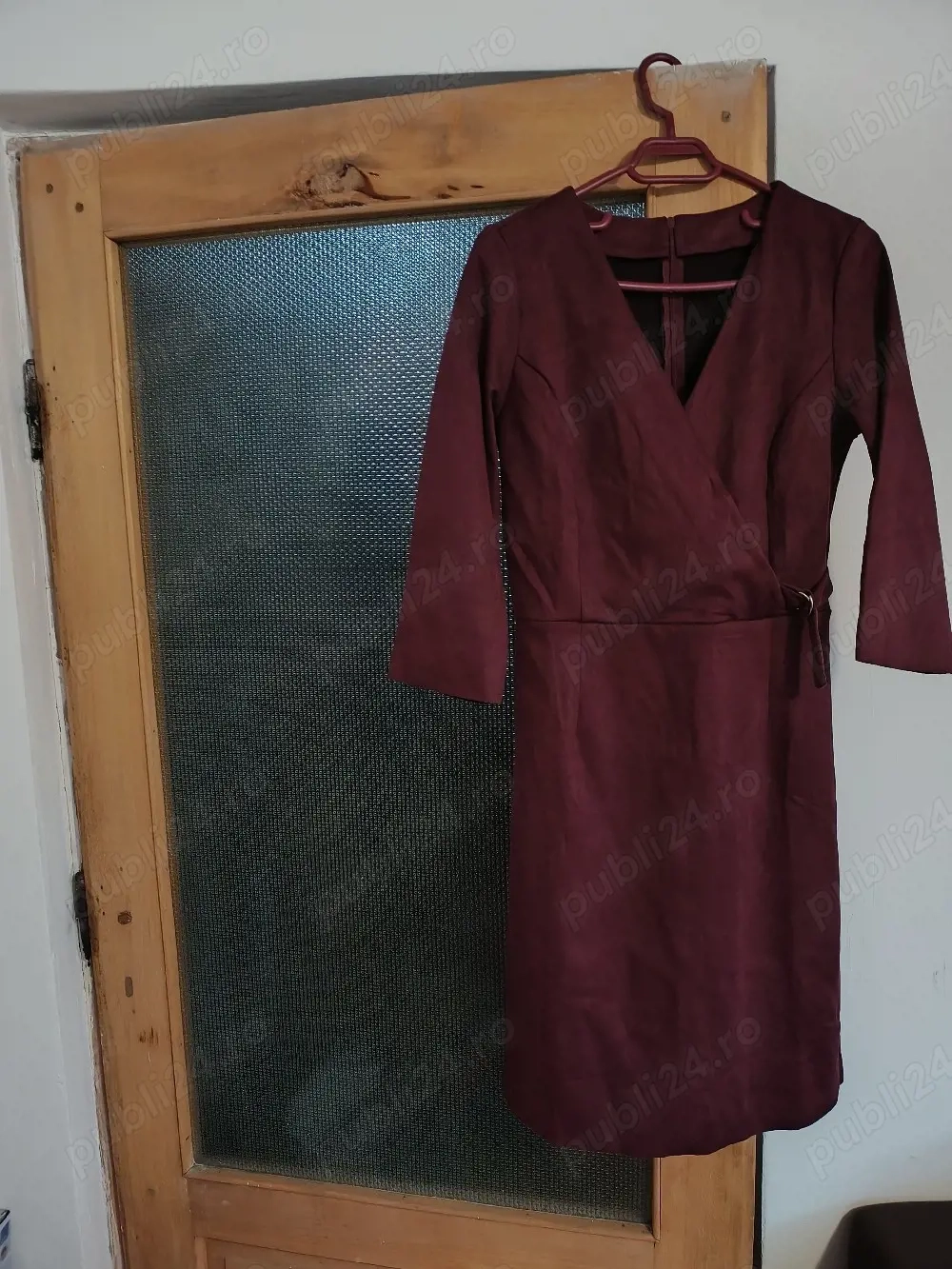 Rochie catifea 40 lei ,marimea 44