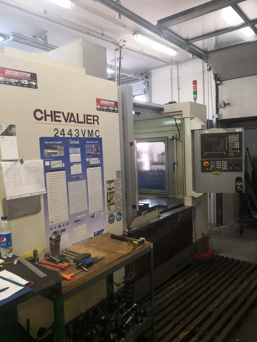 Mașină de frezat CNC Chevalier cu 3 axe
