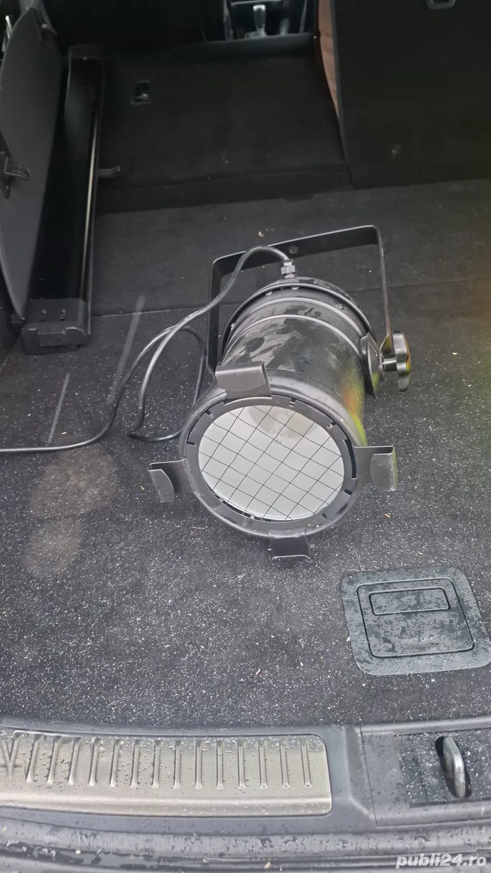 Proiectoare noi PAR-56 SPOT CDM150 SIL.