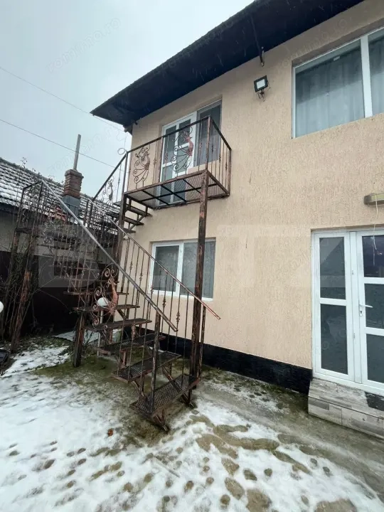 Casa de vanzare, 105 mp, zona Cazaci