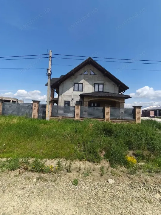 Casa individuala 4 camere, 200mp, Radauti