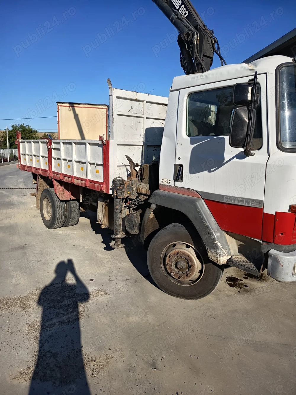 Vand camion cu macara