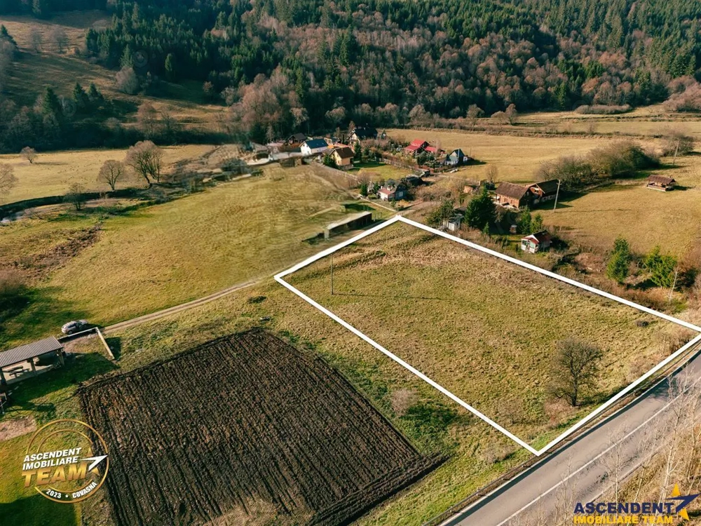FILM! Teren cu potential, 3.100 mp, langa drumul principal, Catrusa, Covasna