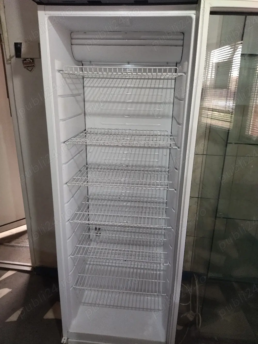 vind raft si tejghele din sticla vitrine frigorifice verticale si lada frigorifica 