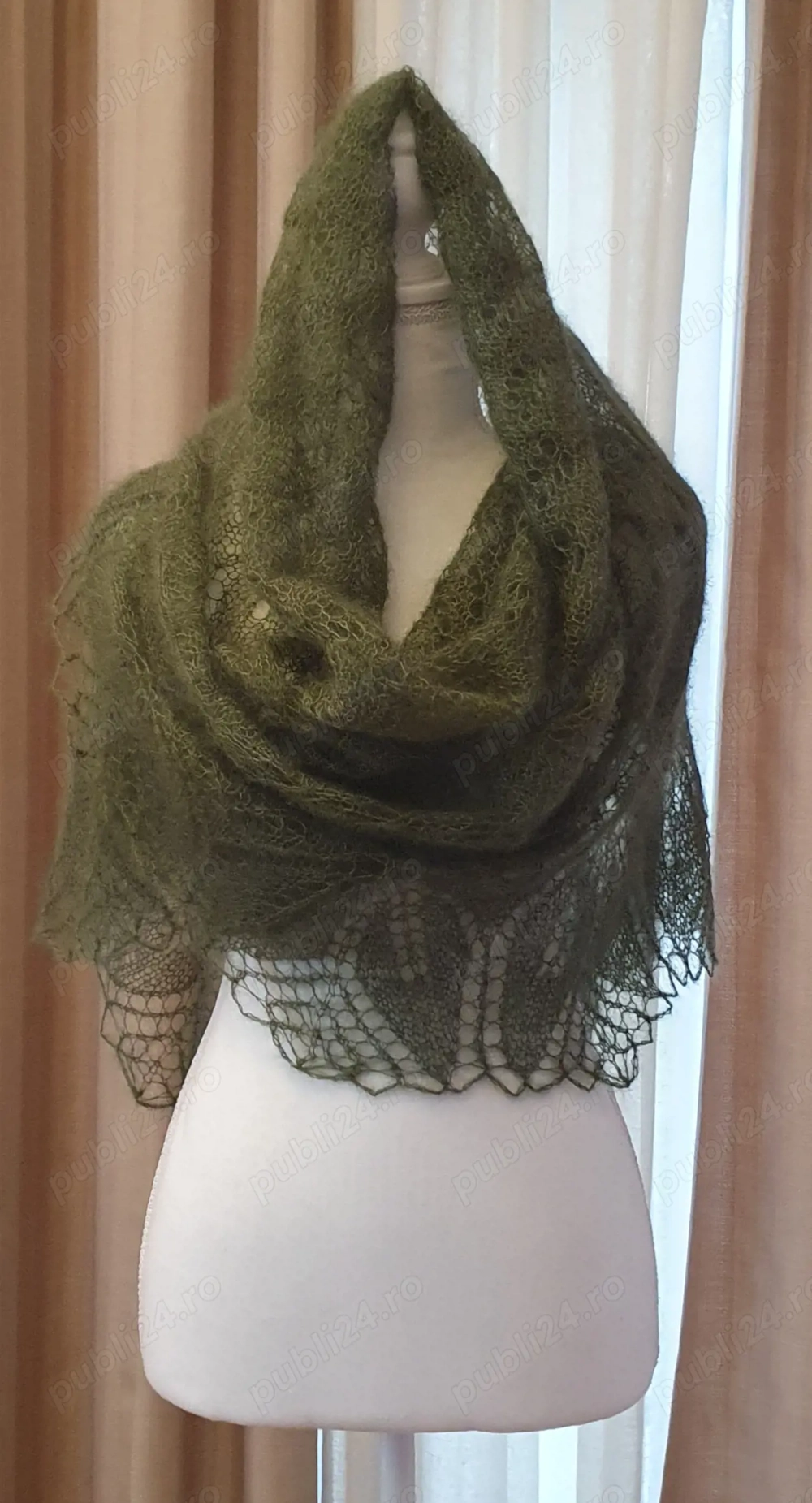 Șal tricotat manual verde