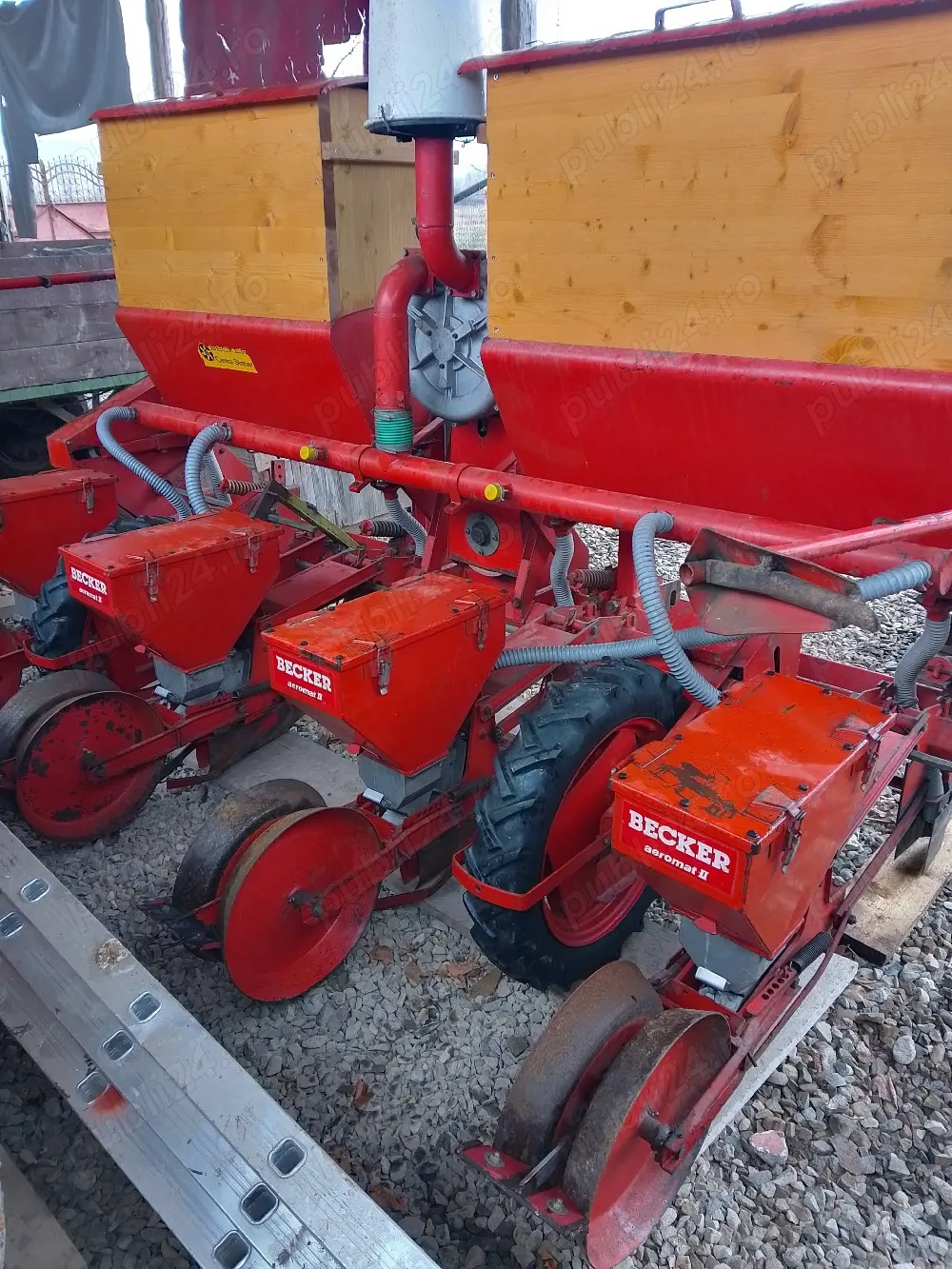 Semanatoare porumb Becker aeromat 