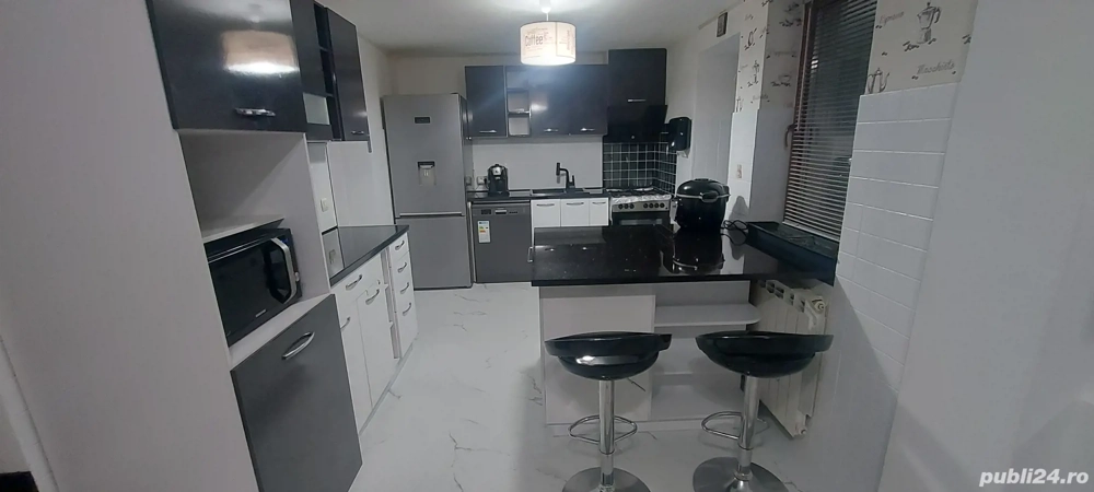 Proprietar, vând casă cu 2 apartamente 