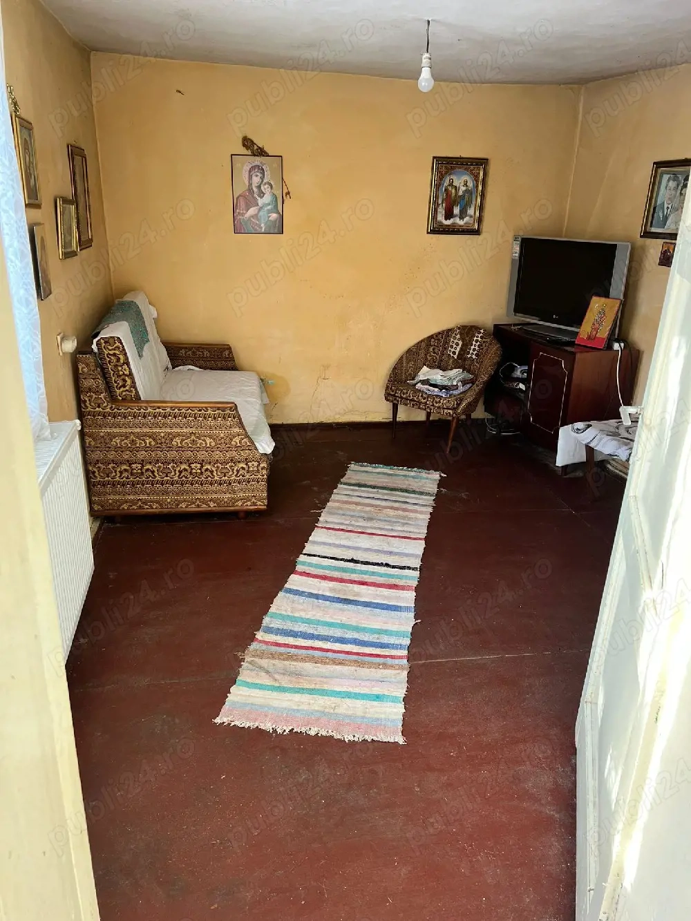 vand casă în Simeria 