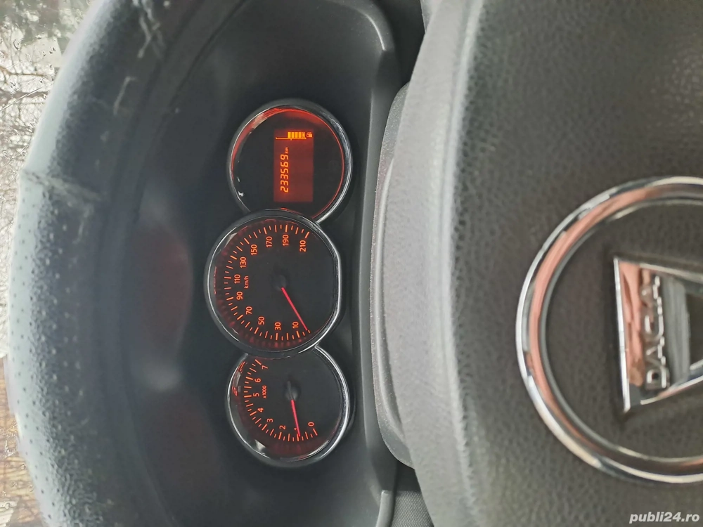 Vand autoturism marca Logan 2