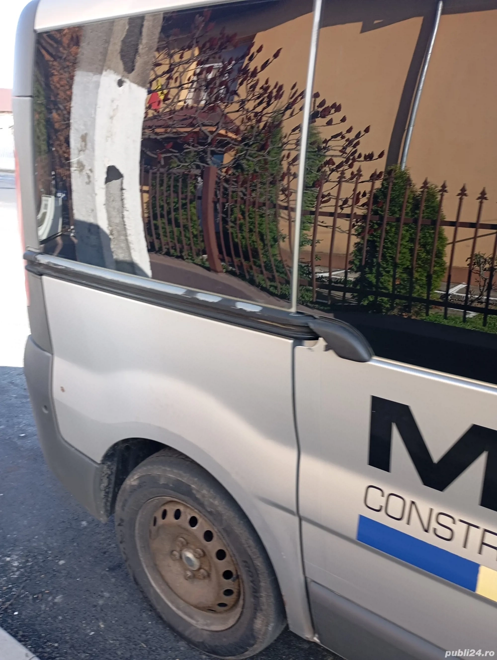 Vând Opel vivaro an 2008 8 + 1