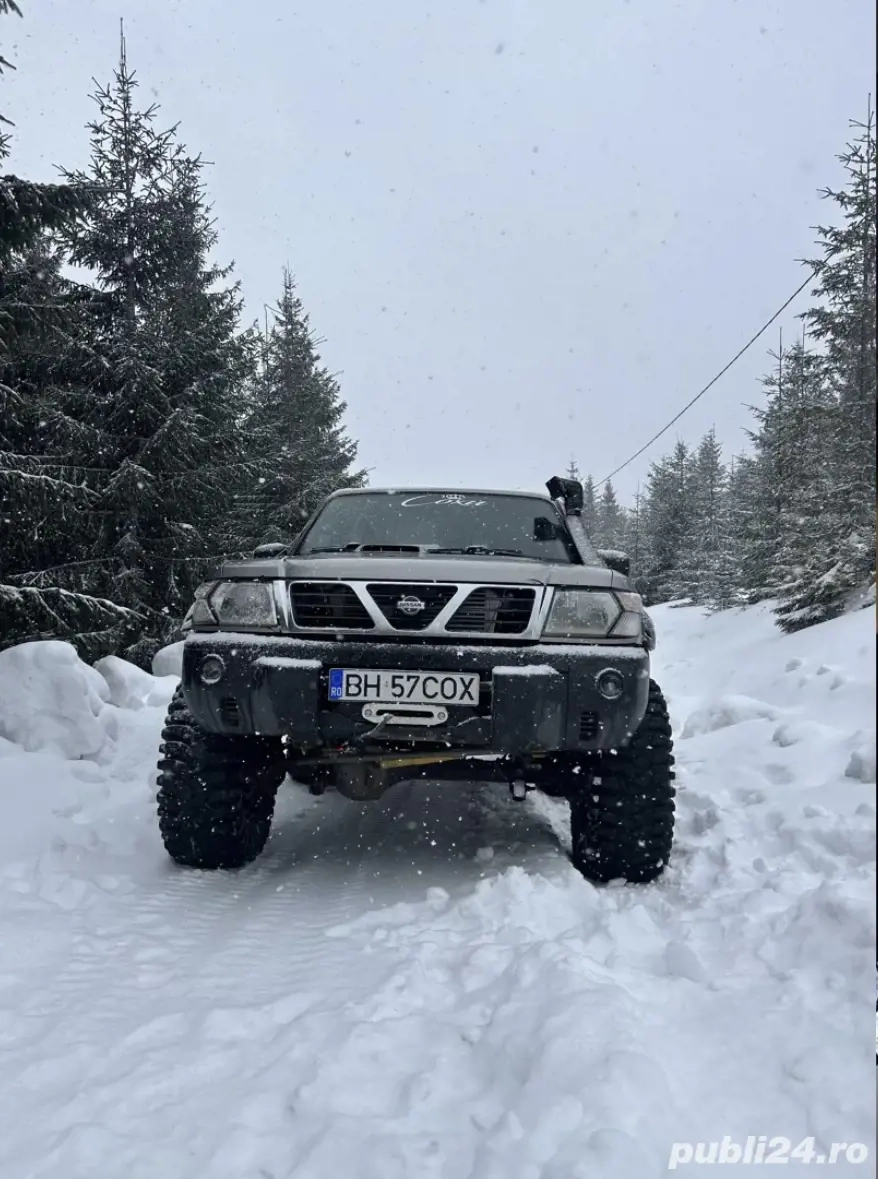 Vând autoutilitară Nissan Patrol y61