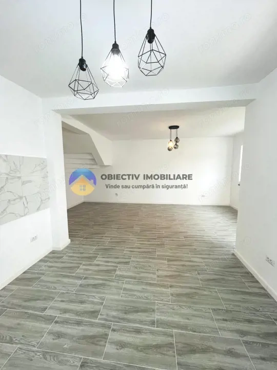 Casă tip duplex de vânzare – zona Fermelor