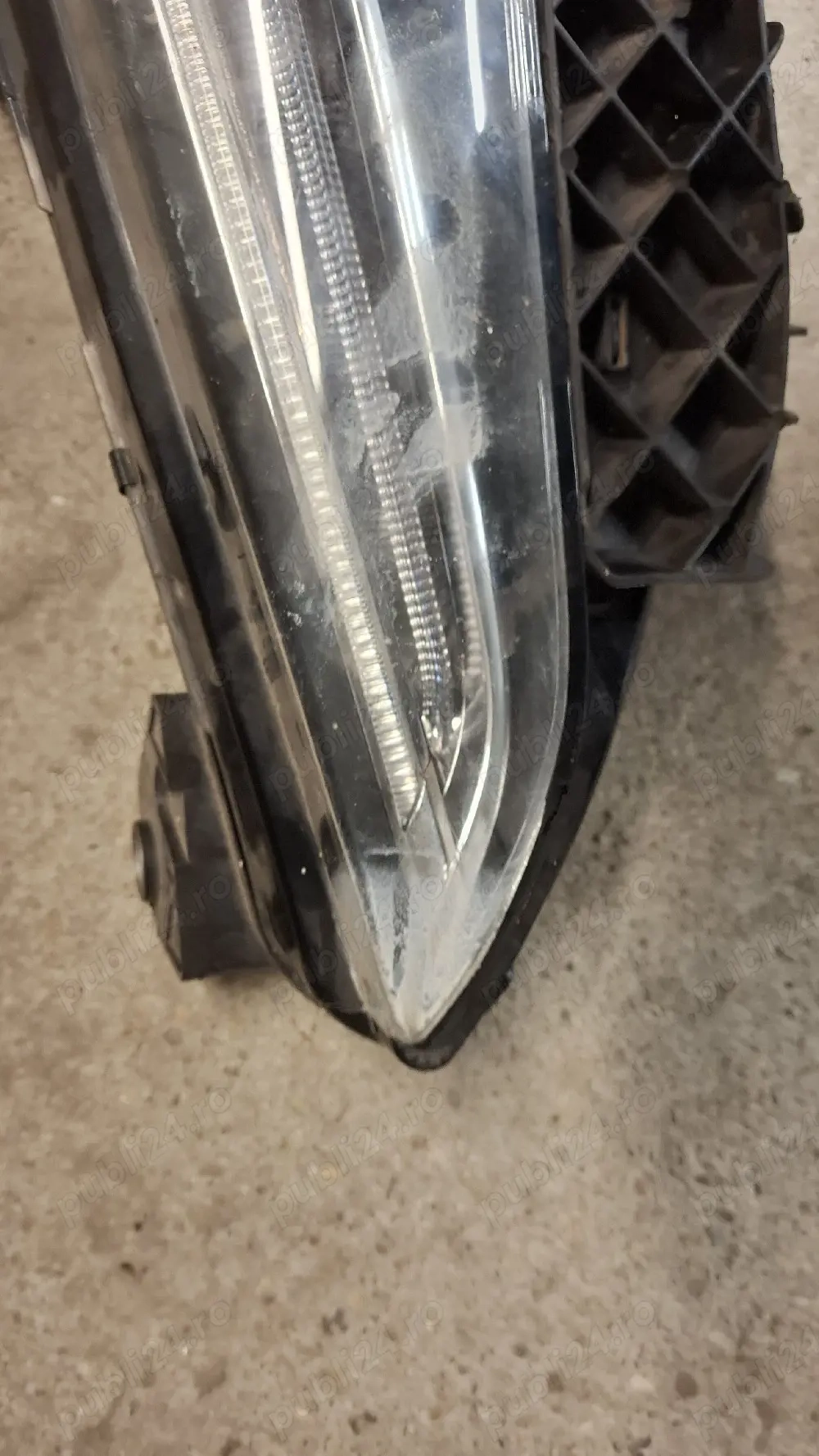 Far stanga Alfa Romeo Stelvio