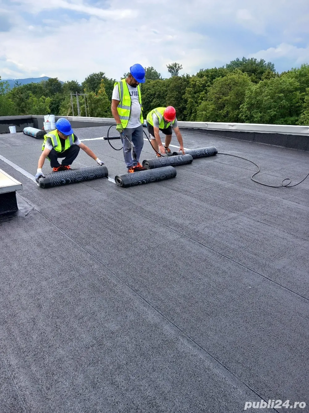 angajam  hidroizolație 