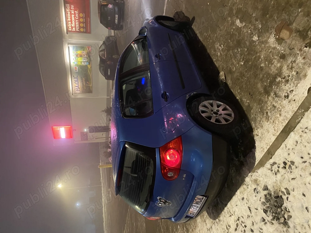 Vând Golf 5 1.6 fsi